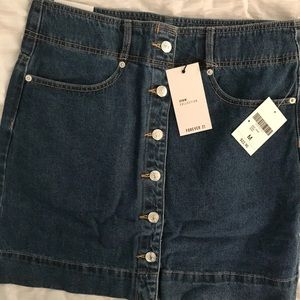 Cute super high waisted denim skirt!